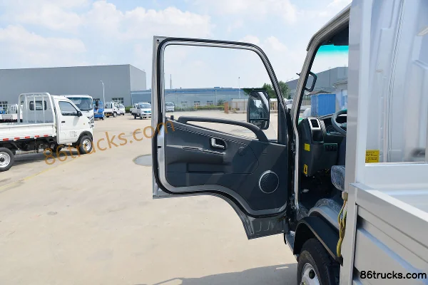 Kama K6 Fulai Card 115 hp 4X2(6 wheels) 3.7m single-row flatbed light truck Cab (1) | 86Trucks
