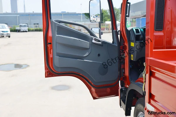 Kama Kaijie M3 95 hp 4X2(6 wheels) 4.2m Single Row Stake Truck Light Truck Cab (2) | 86Trucks