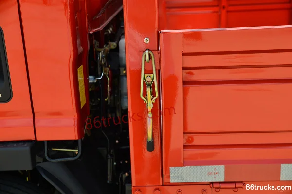 Kama Kaijie M3 95 hp 4X2(6 wheels) 4.2m Single Row Stake Truck Light Truck Body (3) | 86Trucks