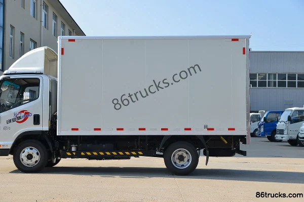 Kama Kaijie M3 130 hp 4X2(6 wheels) 4.2m Single Row Van Light Truck Body (2) | 86Trucks