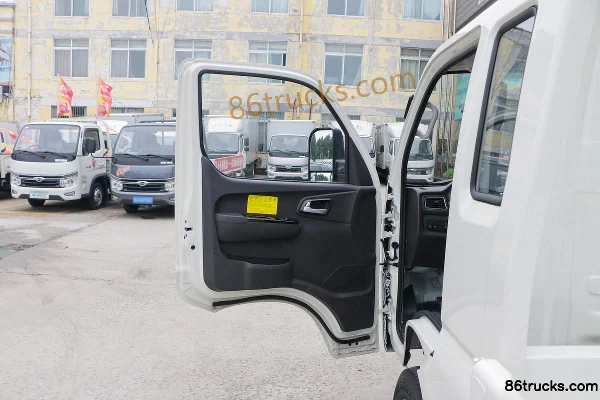 Foton Xiangling M2 Comfort 95 hp 4X2(6 wheels) 3.2m Semi-row Flatbed Mini Truck (China VI) Cab (1) | 86Trucks