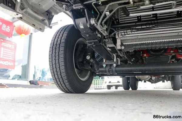 Foton Xiangling M2 Comfort 95 hp 4X2(6 wheels) 3.2m Semi-row Flatbed Mini Truck (China VI) Chassis (2) | 86Trucks