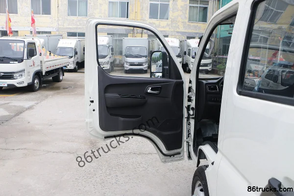Foton Xiangling M2 Comfort 1.6L 122hp 4X2(6 wheels) Gasoline 3.1m Double Row Flatbed Mini Truck Cab (1) | 86Trucks