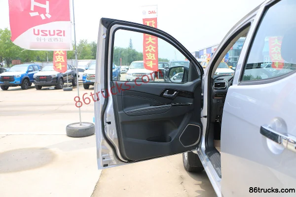 Jiangxi Isuzu Lingtuo 2019 Manual Navigator Edition Extended Version 2.5T Diesel 150 hp 4WD Extended Double Cab Pickup Chassis (1) | 86Truck