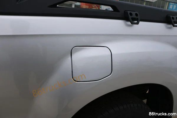 Jiangxi Isuzu Lingtuo 2019 Manual Navigator Edition Extended Version 2.5T Diesel 150 hp 4WD Extended Double Cab Pickup Official Photos (3)