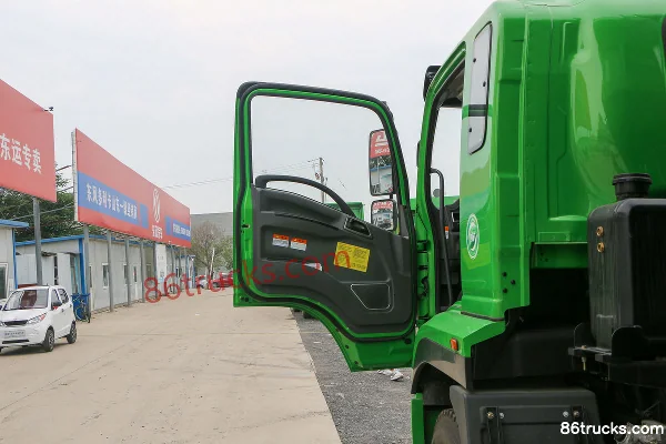Dayun Zhisheng Medium Truck 245hp 6X2(8 wheels) 4.8m dump truck (China VI) Cab (1) | 86Trucks