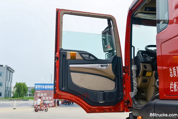 Sinotruk HOWO TX Heavy Truck 410 hp 8X4(12 wheels) 6.5m LNG Dump Truck (China VI) Cab (1) | 86Trucks