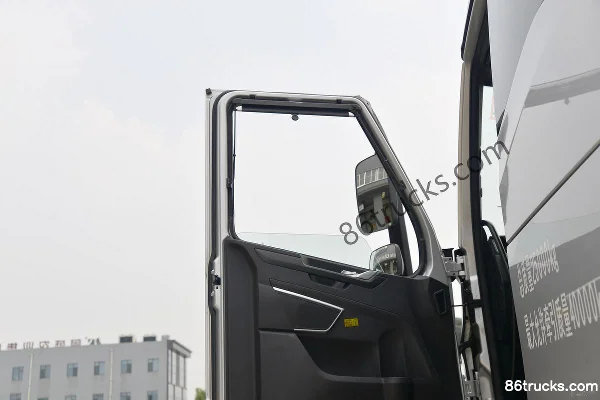 Sinotruk Yellow River X7 Heavy Truck 500 hp 6X4(10 wheels) Tractor Truck (China VI) Cab (3) | 86Trucks