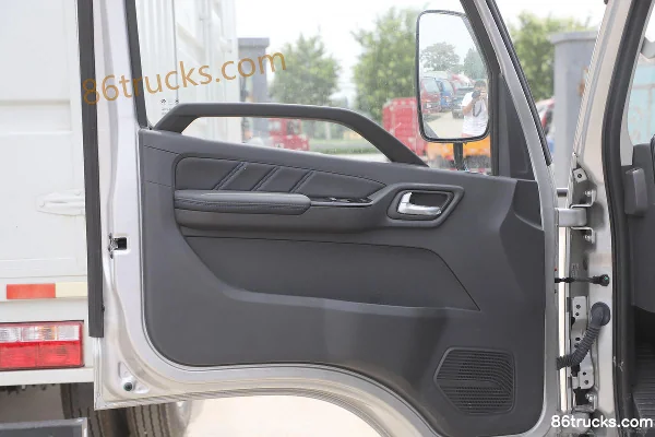 Foton Aumark X 122 hp 4X2(6 wheels) 3.7m single-row flatbed light truck (China VI) Cab (2) | 86Trucks