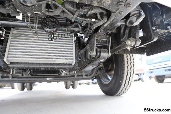 Foton Aumark X 122 hp 4X2(6 wheels) 3.7m single-row flatbed light truck (China VI) Chassis (3) | 86Trucks