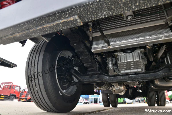 FAW Jiefang Hu VH Dawang Jiadao 205 hp 4X2(6 wheels) 5.2m semi-row flatbed cargo truck (China VI) Chassis (2) | 86Trucks