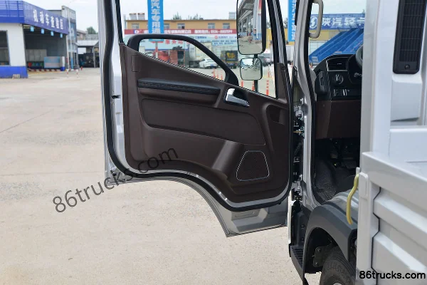 FAW Jiefang Lingtu 130 hp 4X2(6 wheels) 4.2m Single Row Flatbed Light Truck (China VI) Cab (2) | 86Trucks