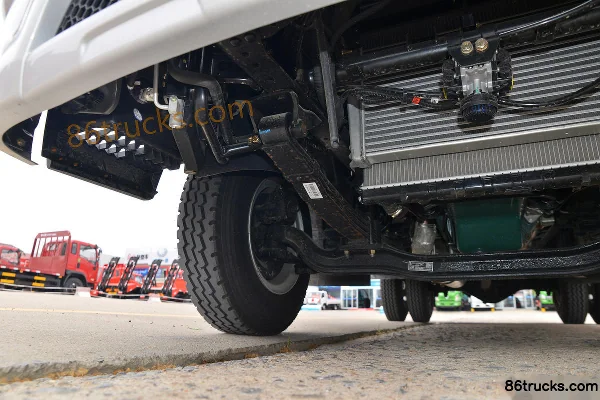 FAW Jiefang Lingtu 160hp 4X2(6 wheels) 4.16m single-row stake truck (China VI)(Fast Gear 8-speed) Chassis (2) | 86Trucks
