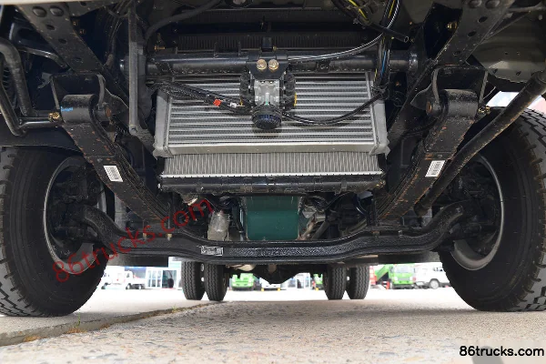 FAW Jiefang Lingtu 160hp 4X2(6 wheels) 4.16m single-row stake truck (China VI)(Fast Gear 8-speed) Chassis (1) | 86Trucks