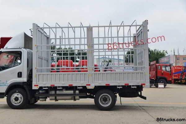 FAW Jiefang Lingtu 160hp 4X2(6 wheels) 4.16m single-row stake truck (China VI)(Fast Gear 8-speed) Body (2) | 86Trucks