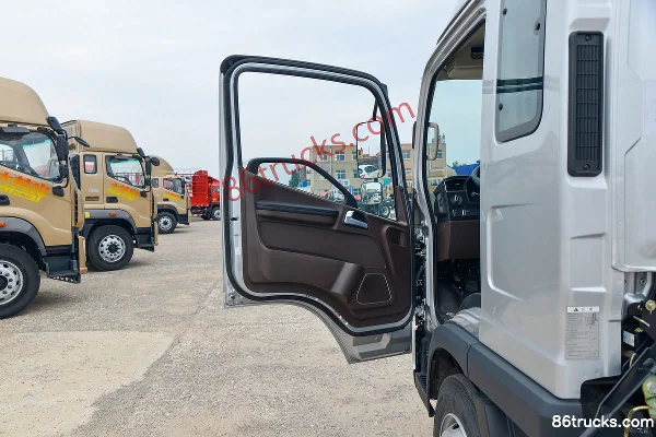 FAW Jiefang Lingtu 180 ch 4X2(6 roues) 5,2 m camion porteur à ridelles cabine demi-avancée (1) | 86Trucks