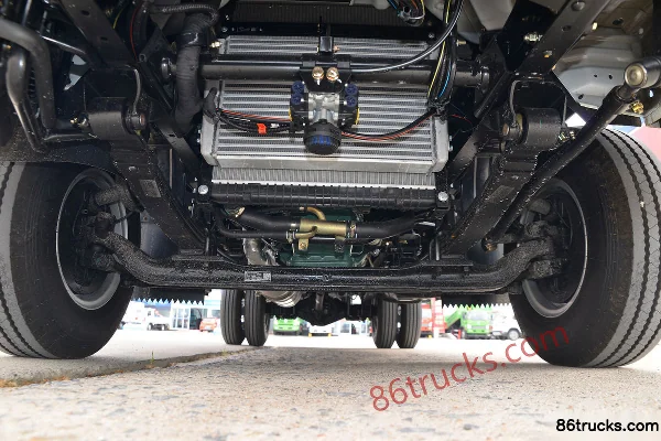 FAW Jiefang J6F 130hp 4X2(6 wheels) 4.16m single-row box light truck (China VI) Chassis (1) | 86Trucks