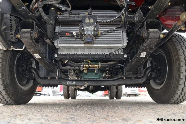 FAW Jiefang J6F 130hp 4X2(6 wheels) 4.16m Single Row Flatbed Light Truck Chassis (1) | 86Trucks