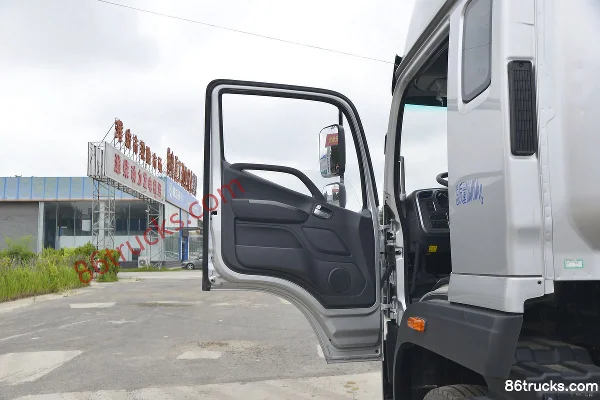 Foton Auman AR Series 270hp 4X2(6 wheels) 6.2m flatbed cargo truck Cab (1) | 86Trucks