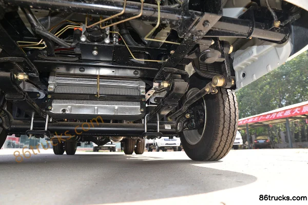 Dongfeng Xiaobawang W17 122hp 4X2(6 wheels) 3.63m single-row flatbed mini truck (3T rear axle) Chassis (3) | 86Trucks