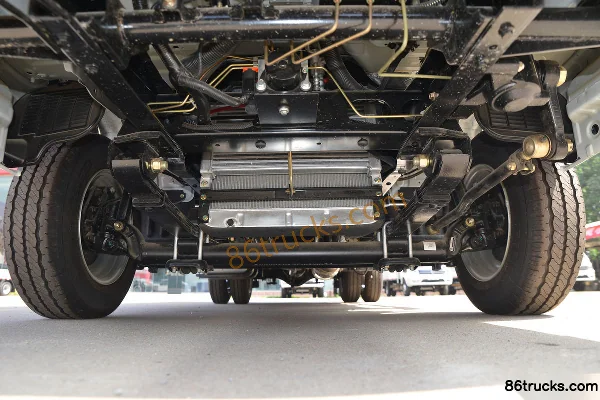 Dongfeng Xiaobawang W17 122hp 4X2(6 wheels) 3.63m single-row flatbed mini truck (3T rear axle) Chassis (1) | 86Trucks