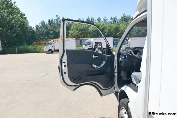 Dongfeng Xiaobawang W17 102 ch 4X2(6 roues) 3,95 m fourgon micro-camion à cabine simple (voie large) (1) | 86Trucks