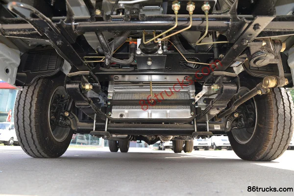 Dongfeng Xiaobawang W17 102 ch 4X2(6 roues) 3,95 m fourgon micro-camion à cabine simple (voie large) Châssis (1) | 86Trucks