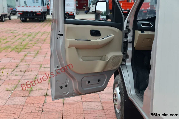 Changan Kuayue Wang X3 1.6L Gasoline 122 hp 4X2(6 wheels) 3.285m Single Row Van Truck (China VI) Cab (2) | 86Trucks