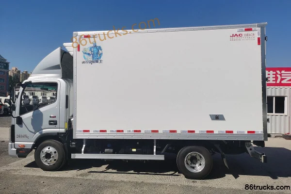 JAC Shuailing S6 Ice Doctor 160hp 4X2(6 wheels) 4.015m single-row refrigerated truck Exterior (3) | 86Trucks