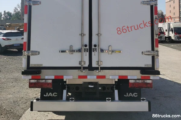 JAC Shuailing S6 Ice Doctor 160hp 4X2(6 wheels) 4.015m single-row refrigerated truck Cab (1) | 86Trucks
