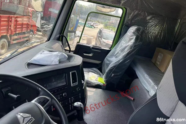 Sinotruk HOWO V7-X Heavy Truck 400 hp 8X4(12 wheels) 6.5m Dump Truck Cab (1) | 86Trucks