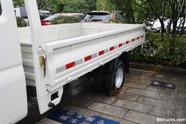 Foton Xiangling M2 Confort 1,6 L 122 ch 4X2(6 roues) essence camion plateau micro à ridelles 3,1 m Carrosserie (1) | 86Trucks