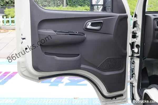 Foton Xiangling M2 Comfort 2.0L 144hp 4X2(6 wheels) Gasoline 2.7m Double Row Flatbed Mini Truck (China VI) Cab (3) | 86Trucks