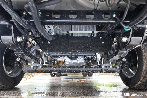 Foton Xiangling M2 Comfort 2.0L 144hp 4X2(6 wheels) Gasoline 2.7m Double Row Flatbed Mini Truck (China VI) Chassis (1) | 86Trucks