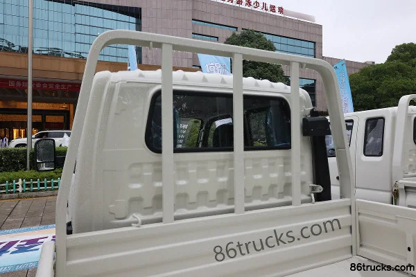 Foton Xiangling M2 Comfort 2.0L 144hp 4X2(6 wheels) Gasoline 2.7m Double Row Flatbed Mini Truck (China VI) Body (3) | 86Trucks