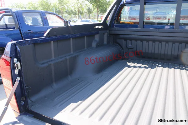 Jiangxi Isuzu Lingtuo 2020 Manual Leading Edition 2.5T Diesel 150hp 4WD double-row pickup truck Official Photos (3) | 86Trucks