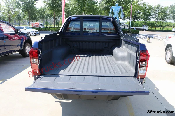 Jiangxi Isuzu Lingtuo 2020 Manual Leading Edition 2.5T Diesel 150hp 4WD double-row pickup truck Official Photos (2) | 86Trucks
