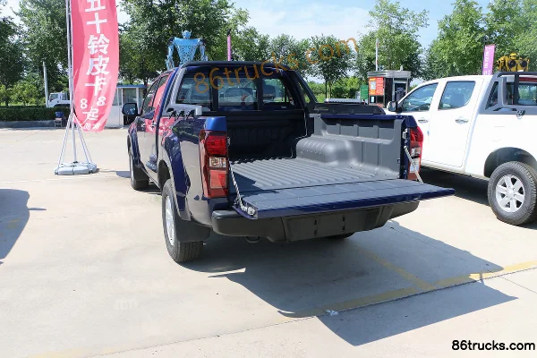 Jiangxi Isuzu Lingtuo 2020 Manual Leading Edition 2.5T Diesel 150hp 4WD double-row pickup truck Official Photos (1) | 86Trucks