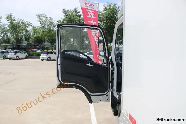 Jiangxi Isuzu Yifang EC5 116hp 4X2(6 wheels) 4.02m Refrigerated Truck Cab (1) | 86Trucks