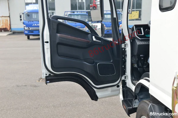 JAC Shuailing S6 130 hp 4X2(6 wheels) 3.85m Single Row Flatbed Light Truck (China VI) Cab (2) | 86Trucks