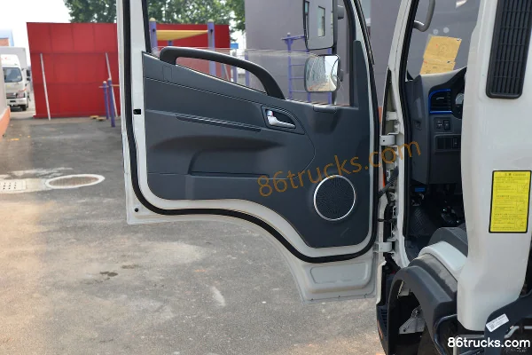 JAC Junling V6 130 hp 4X2(6 wheels) 4.18m Single Row Grille Van Light Truck Cab (2) | 86Trucks