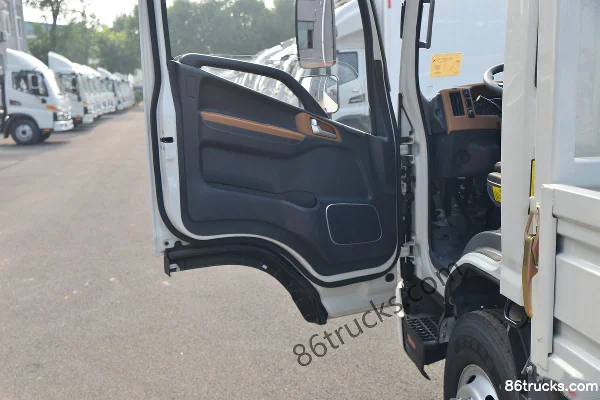 JAC Junling A8 160 ch 4X2(6 roues) 4,18 m camion plateau monoplace (rapport de pont 4,33) Cabine (2) | 86Trucks