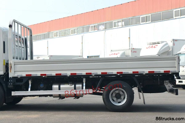 JAC Junling A8 160 ch 4X2(6 roues) 4,18 m camion plateau monoplace (rapport de pont 4,33) Carrosserie (2) | 86Trucks