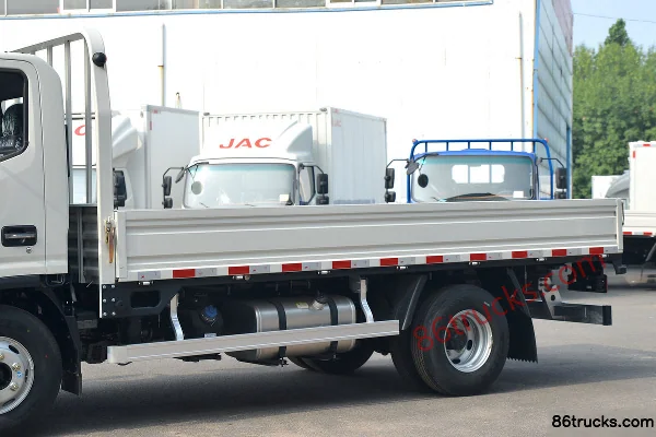 JAC Junling A8 160 ch 4X2(6 roues) 4,18 m camion plateau monoplace (rapport de pont 4,33) Carrosserie (1) | 86Trucks