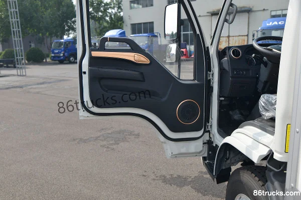 JAC Kangling J6 160 hp 4X2(6 wheels) 4.03m refrigerated truck (China VI) (5-speed) Cab (2) | 86Trucks