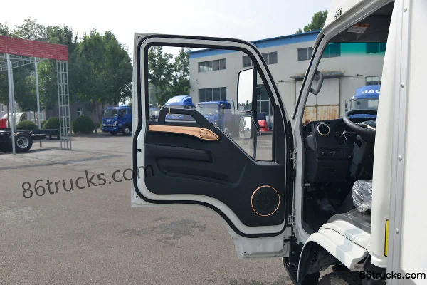 JAC Kangling J6 160 hp 4X2(6 wheels) 4.03m refrigerated truck (China VI) (5-speed) Cab (1) | 86Trucks