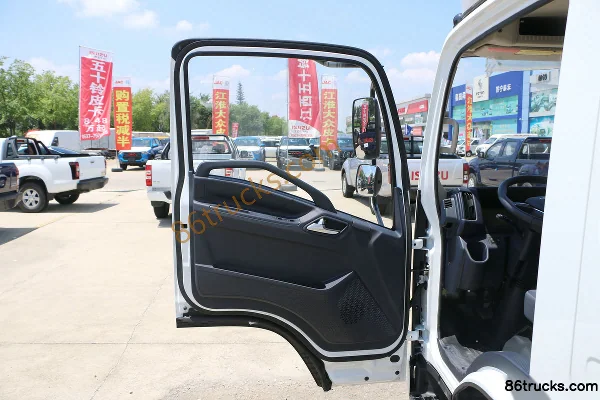 Jiangxi Isuzu Yifang ES7 Standard 170hp 4X2(6 wheels) 3.68m Semi-row Van Light Truck (China VI) Cab (1) | 86Trucks