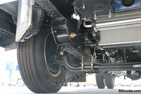 Jiangxi Isuzu Yifang ES7 Standard 170hp 4X2(6 wheels) 3.68m Semi-row Van Light Truck (China VI) Chassis (2) | 86Trucks