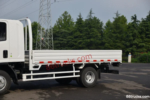 Qingling Isuzu KV100 132hp 4X2(6 wheels) 3.84m one-and-a-half-row flatbed cargo truck Body (1) | 86Trucks