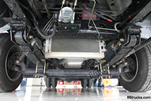 Ouling Jinlika II 2.0L 150 ch 4X2(6 roues) Essence Camion plateau simple cabine 4,13 m (China VI) Châssis (1) | 86Trucks